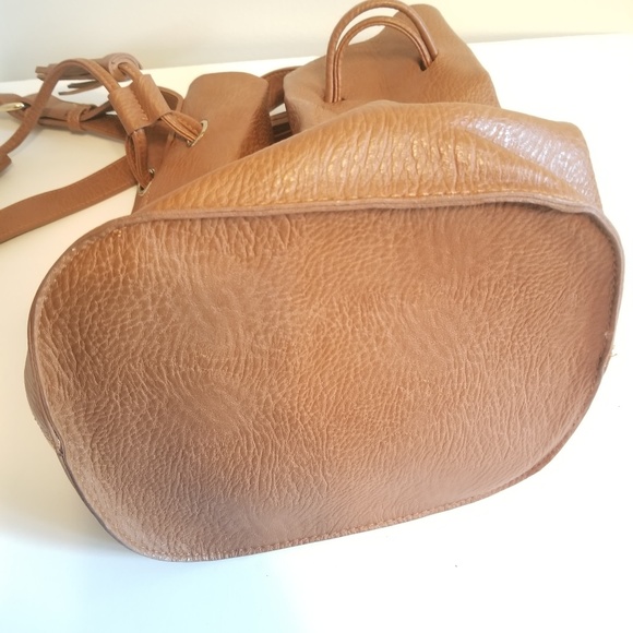 Faux Leather Camel Tan Bucket Cross Body Bag NEW - Picture 2 of 4